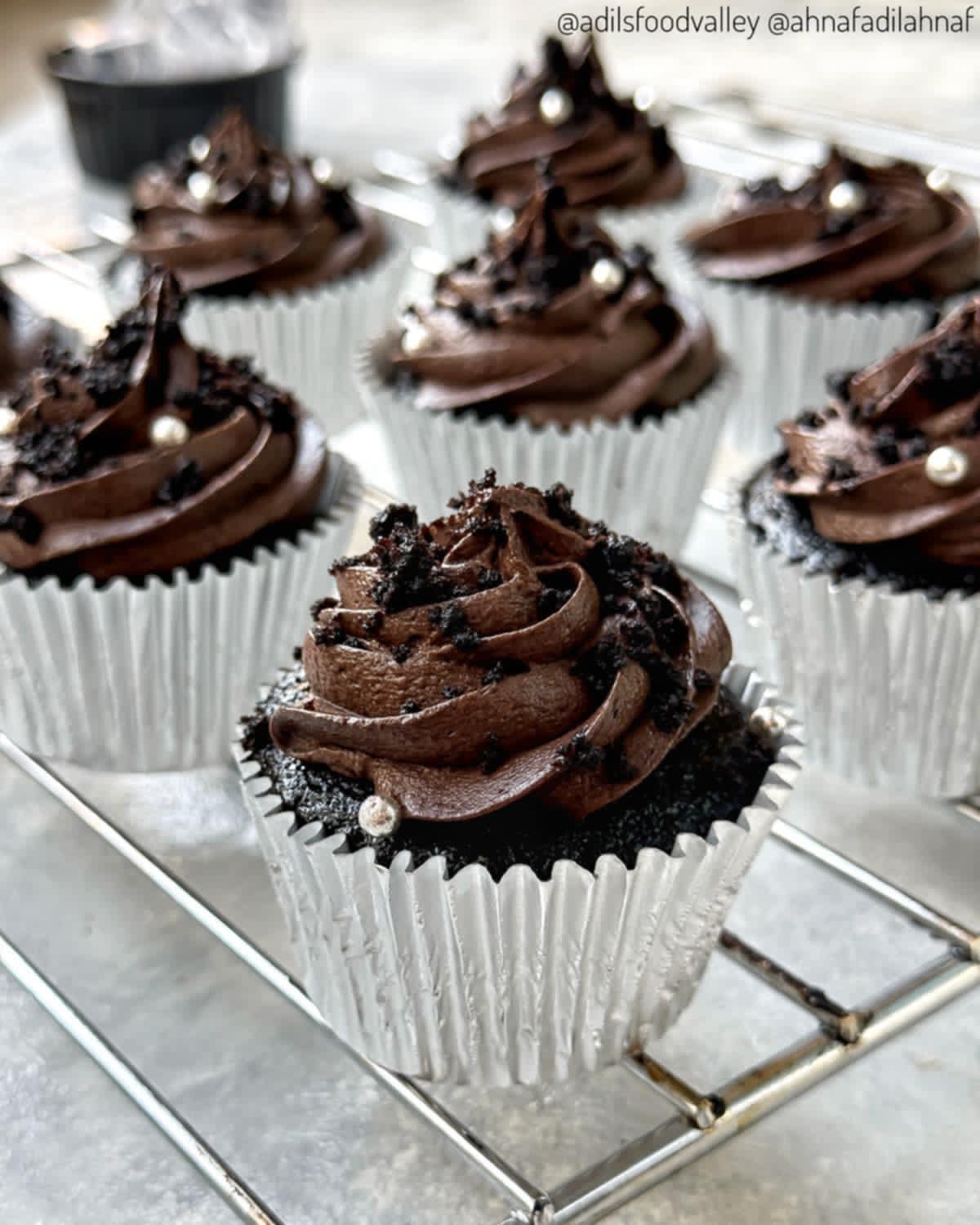 Midnight Dreams Cupcakes w Chocolate Ganache